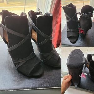 Open toe Black